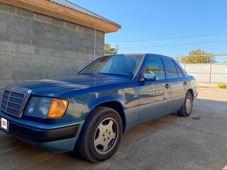 1991 Mercedes-Benz W124 200, синий, 690000 рублей, вид 2
