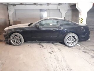 2012 Ford Mustang V Рестайлинг, чёрный, 4500000 рублей, вид 3