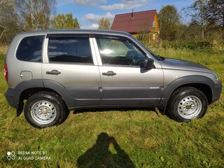 2016 Chevrolet Niva I Рестайлинг, серебристый, 700000 рублей, вид 4