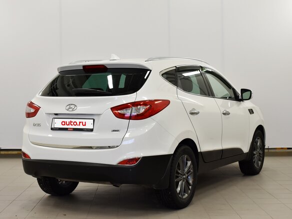 2013 Hyundai ix35 I Рестайлинг, белый, 1520000 рублей - вид 2