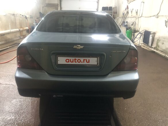 2005 Chevrolet Evanda, серый, 500000 рублей - вид 2