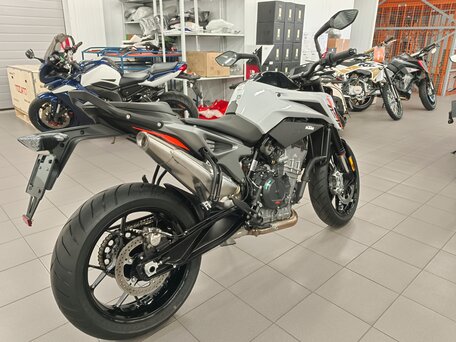 2023 KTM 790 Duke, серый, 940000 рублей, вид 3
