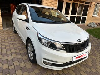 2016 Kia Rio III Рестайлинг, белый, 1350000 рублей, вид 3