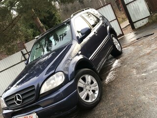 1998 Mercedes-Benz M-Класс 320 I (W163), синий, 240000 рублей, вид 1