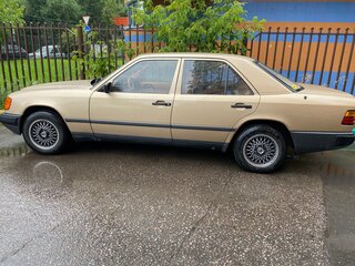 1987 Mercedes-Benz W124 230 4-speed, жёлтый, 2050000 рублей, вид 5