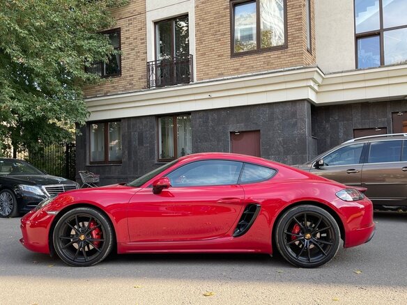 2017 Porsche Cayman S III 718 (982), красный, 7100000 рублей - вид 5