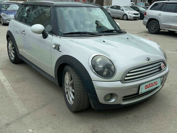 2010 Mini Hatch Cooper II (R56) Рестайлинг, серебристый, 1100000 рублей - вид 2