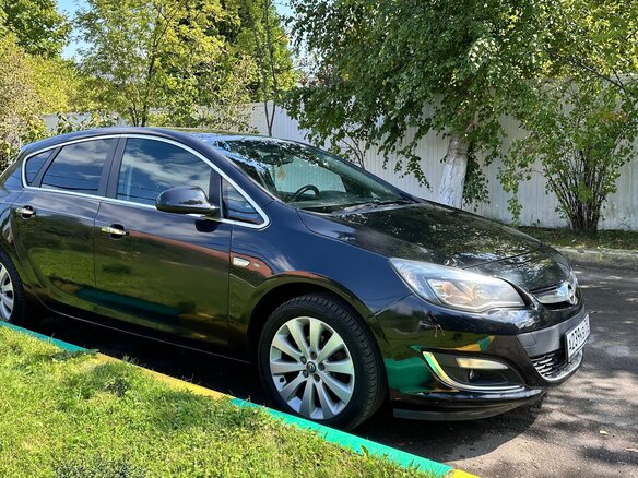 2013 Opel Astra J Рестайлинг, чёрный, 690000 рублей - вид 2