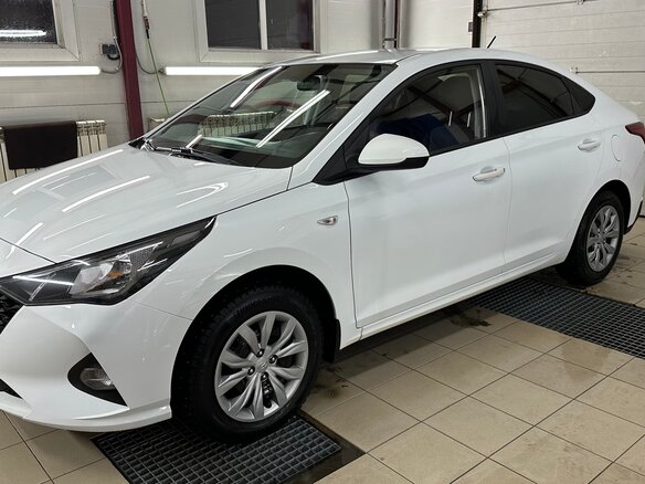 2020 Hyundai Solaris II, белый, 1700000 рублей - вид 1