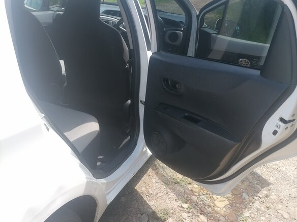 2012 Toyota Vitz III (XP130), белый, 580000 рублей - вид 11