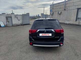 2015 Mitsubishi Outlander III Рестайлинг 2, чёрный, 1700000 рублей, вид 5
