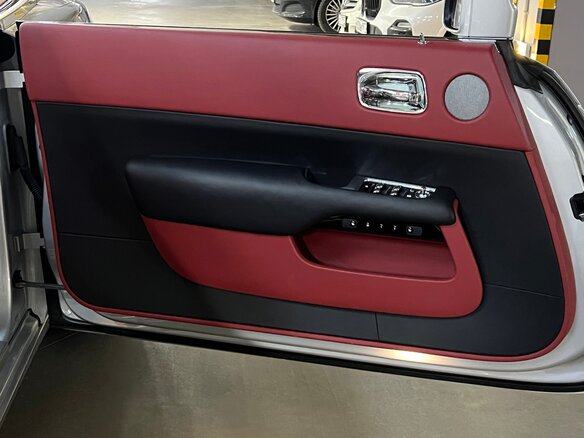2017 Rolls-Royce Dawn, серебристый, 29990000 рублей - вид 20