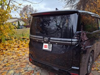 2022 Toyota Voxy IV (R90), чёрный, 3100000 рублей, вид 3