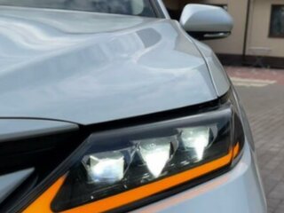2022 Toyota Camry VIII (XV70) Рестайлинг, белый, 3800000 рублей, вид 4