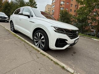 2019 Volkswagen Touareg III, белый, 8000000 рублей, вид 4
