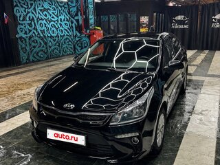 2019 Kia Rio IV, чёрный, 1150000 рублей, вид 1
