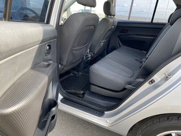 2007 Kia Carens II (UN), серебристый - вид 17