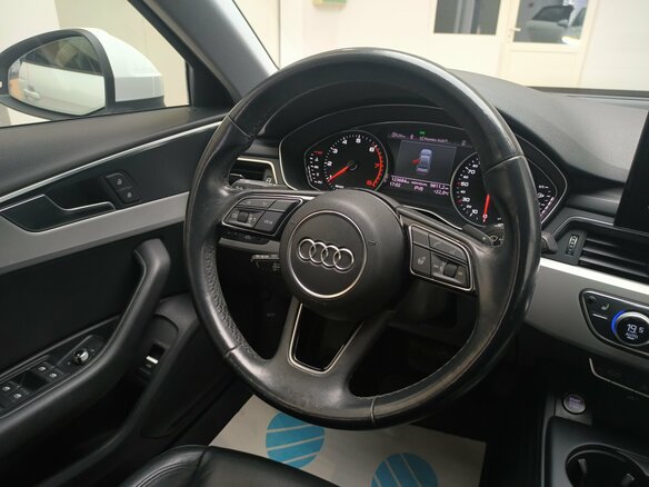 2020 Audi A4 35 TFSI V (B9) Рестайлинг, белый, 2650000 рублей - вид 10