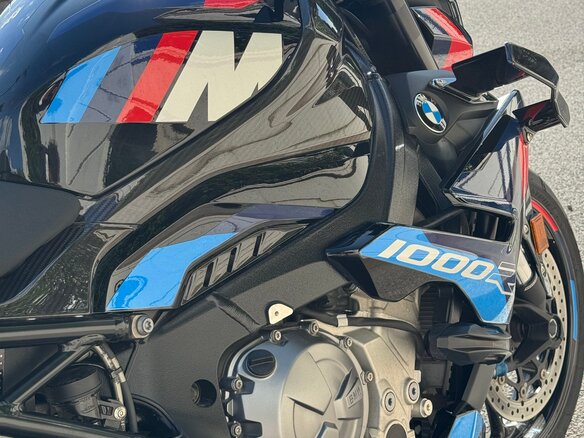 2024 BMW M 1000 R, чёрный, 2350000 рублей - вид 7