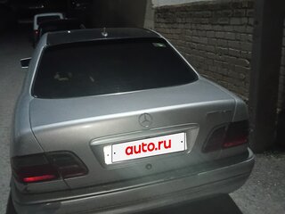 1999 Mercedes-Benz E-Класс 240 II (W210, S210), серебристый, 290000 рублей, вид 2