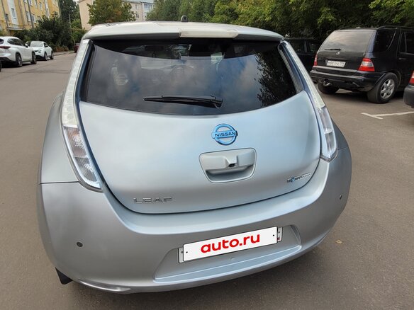 2012 Nissan Leaf (EM57) I (ZE0/AZE0), серебристый, 899000 рублей - вид 5