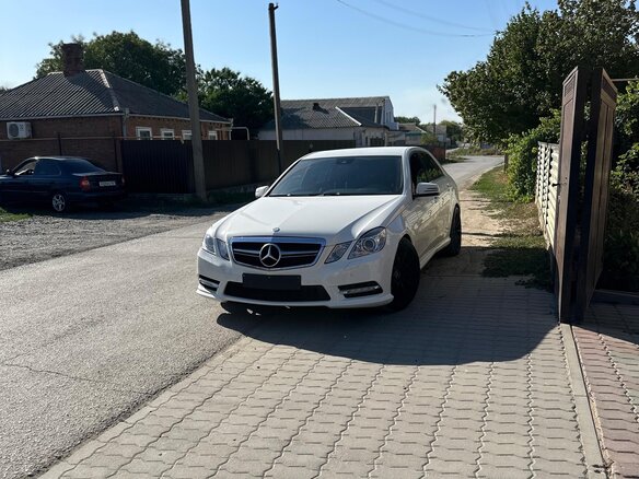 2011 Mercedes-Benz E-Класс 300 IV (W212, S212, C207), белый, 1690000 рублей - вид 5