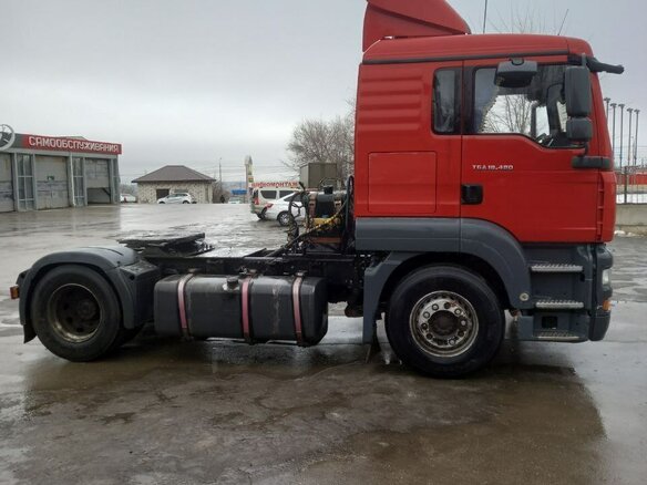 2008 MAN 18, красный, 1450000 рублей - вид 2