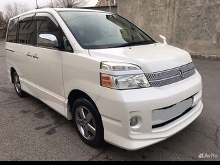 2003 Toyota Voxy I (R60), белый, 800000 рублей, вид 1