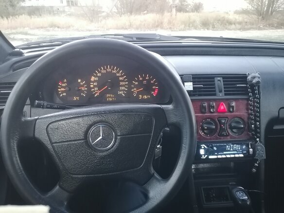 1999 Mercedes-Benz C-Класс 180 I (W202) Рестайлинг, чёрный, 500000 рублей - вид 8
