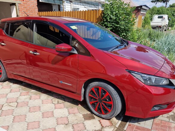 2018 Nissan Leaf II (ZE1), красный, 1850000 рублей - вид 18