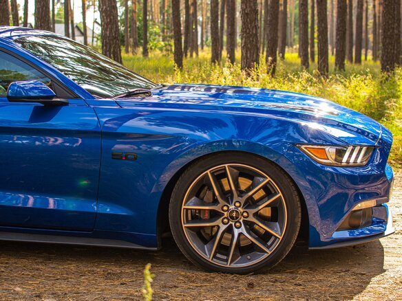 2017 Ford Mustang VI, синий, 4700000 рублей - вид 11
