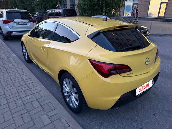 2013 Opel Astra GTC J Рестайлинг, жёлтый, 990000 рублей - вид 4