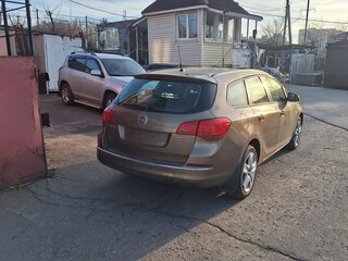 2013 Opel Astra J Рестайлинг, бежевый, 690000 рублей, вид 4