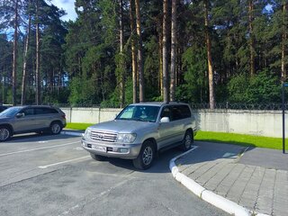 2006 Toyota Land Cruiser 100 Series Рестайлинг 2, серебристый, 1850000 рублей, вид 2