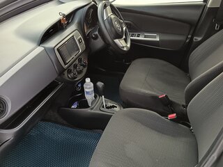 2016 Toyota Vitz III (XP130) Рестайлинг, серый, 800000 рублей, вид 5