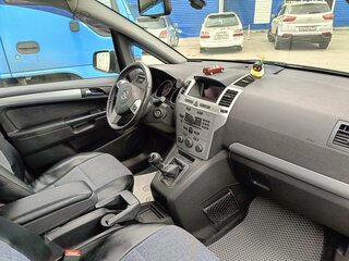 2013 Opel Zafira B Рестайлинг, серебристый, 1000000 рублей, вид 4