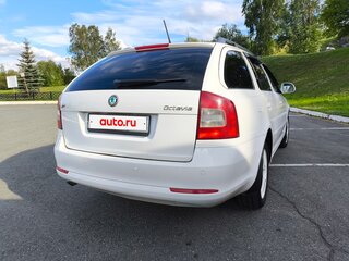 2011 Skoda Octavia II (A5) Рестайлинг, белый, 750000 рублей, вид 2