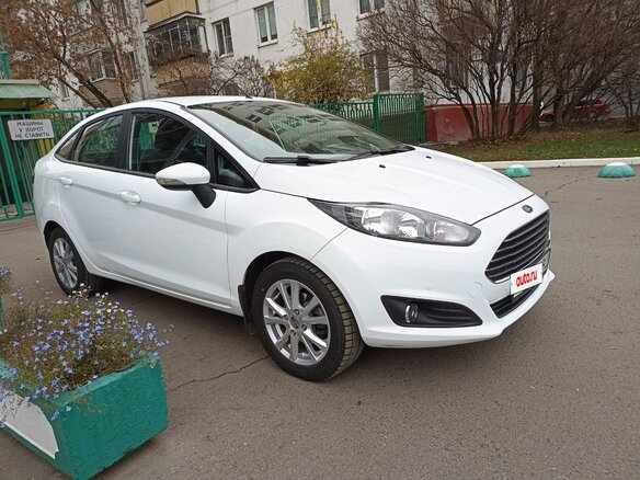 2016 Ford Fiesta Mk6 Рестайлинг, белый, 1300000 рублей - вид 9
