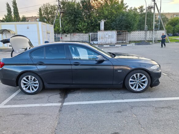 2011 BMW 5 серии 520i VI (F10/F11/F07), серый, 1400000 рублей - вид 6