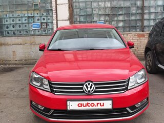 2011 Volkswagen Passat B7, красный, 2990000 рублей, вид 1