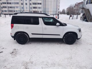 2017 Skoda Yeti I Рестайлинг, белый, 1300000 рублей, вид 4