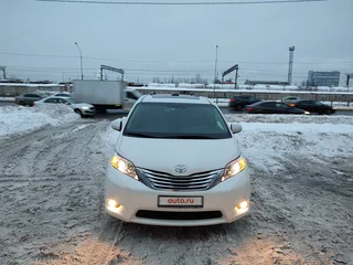 2010 Toyota Sienna III, белый, 1500000 рублей, вид 1
