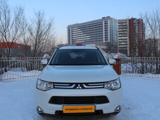 2014 Mitsubishi Outlander III Рестайлинг, белый, 1550000 рублей, вид 1