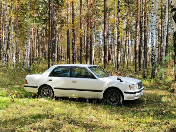 1996 Toyota Crown X (S150), белый, 780000 рублей - вид 2