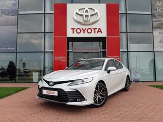 2021 Toyota Camry VIII (XV70) Рестайлинг, белый, 4000000 рублей, вид 1