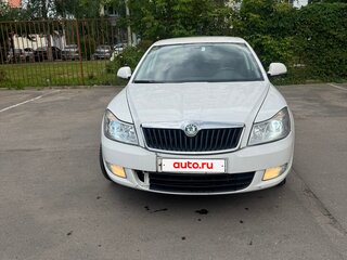 2011 Skoda Octavia DSG7 II (A5) Рестайлинг, белый, 700000 рублей, вид 2