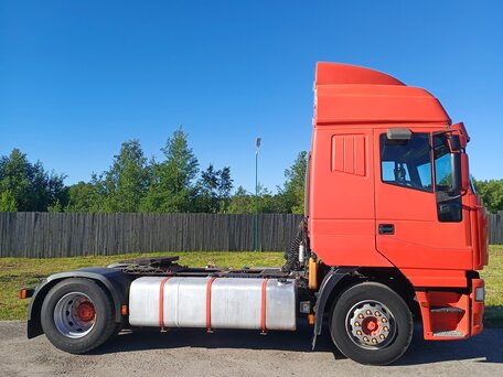 2002 Iveco EuroStar, красный, 950000 рублей, вид 4