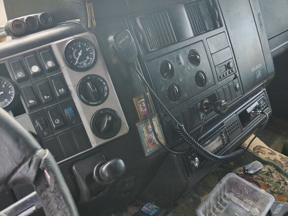 1999 MAN 19, чёрный, 1450000 рублей - вид 2