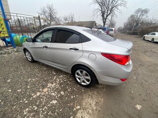 2013 Hyundai Accent IV, серебристый, 750000 рублей, вид 5