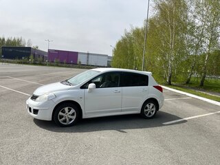 2013 Nissan Tiida I Рестайлинг, белый, 680000 рублей, вид 5